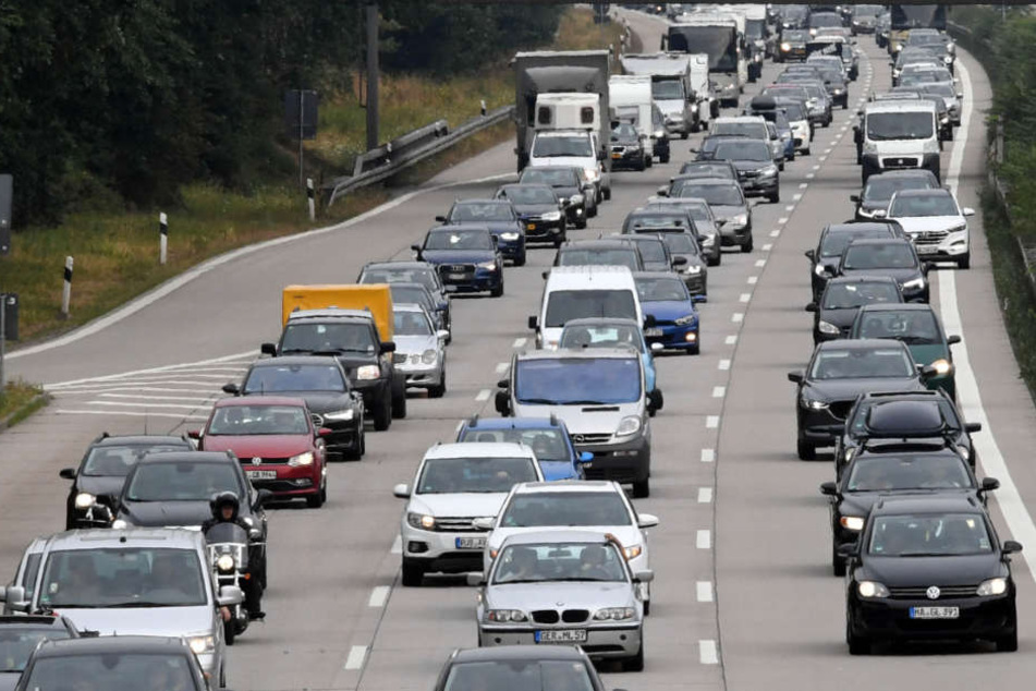 Für beide Vollsperrungen gelten Umleitungsempfehlungen. (Symbolbild)
