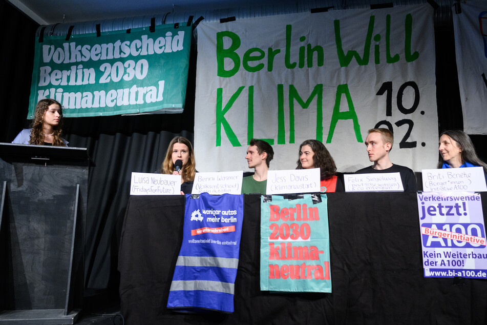 Das Bündnis "Klimaneustart" (Jess Davis, M.) hat mit einer Unterschriftensammlung im Rahmen eines Volksbegehrens den Volksentscheid am 26. März in Berlin erzwungen.