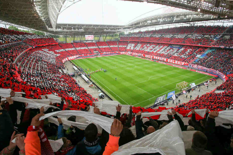 Der 37-jährige Trickbetrüger hatte sich auch Eintrittskarten für Bundesligist RB Leipzig besorgt.