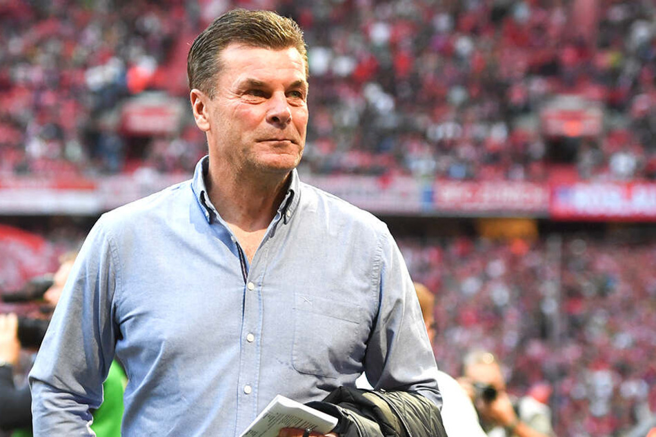 Da war die Welt noch in ORdnung. Dieter Hecking hat nach dem 3:0-Hinrundenerfolg der Gladbacher gegen den deutschen Rekordmeister Bayern München gut Lachen.