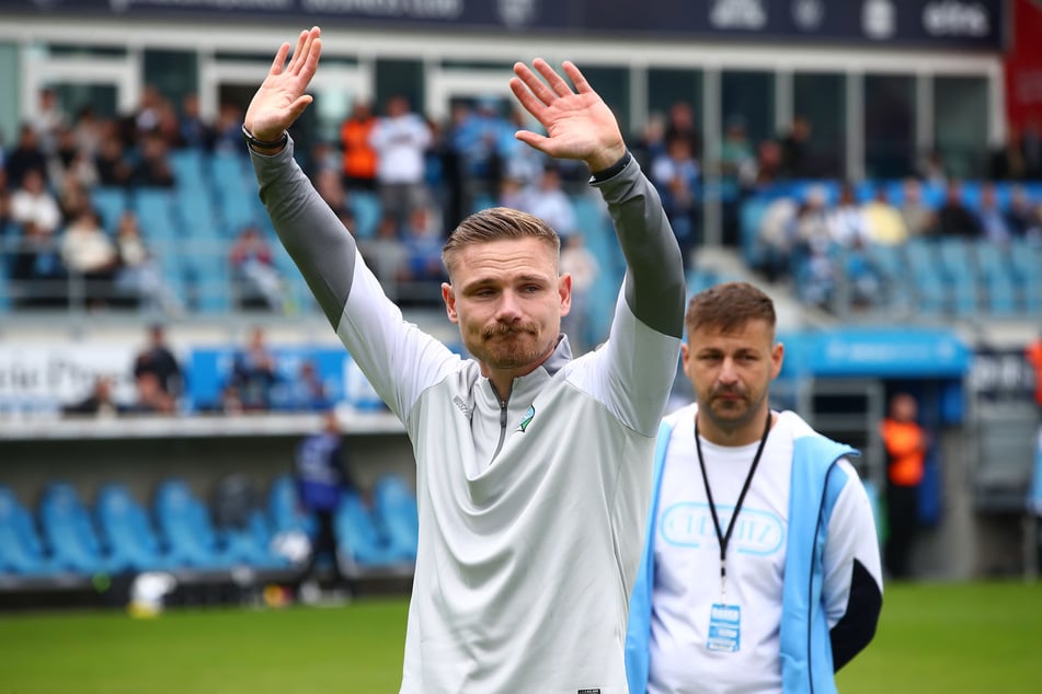 CFC-Spieler Robert Zickert (35) wurde am Samstag von den Fans ein letztes Mal gefeiert.