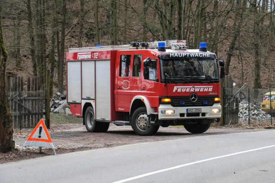 Die Feuerwehr übernahm die Restlöscharbeiten am Unfallort.