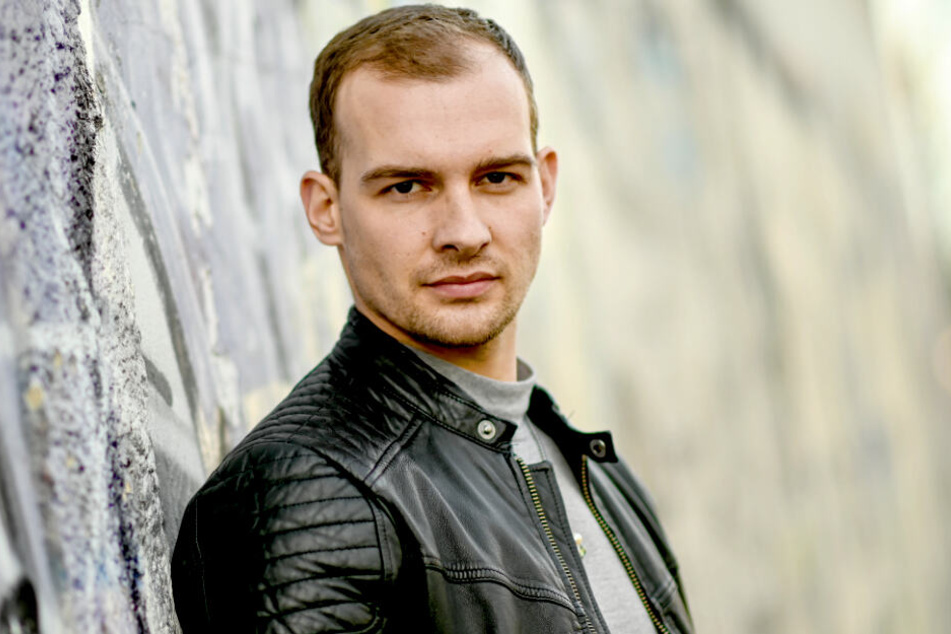 Eric Stehfest (30) am Rande der Dreharbeiten zu der Buchverfilmung "9 Tage wach".