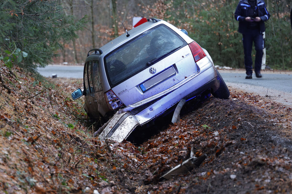 Eine Verfolgungsjagd endete am Montagnachmittag für einen VW in einem Straßengraben.