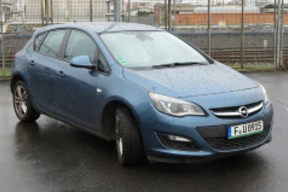 Die Polizei veröffentlichte dieses Foto eines Opel Astra.