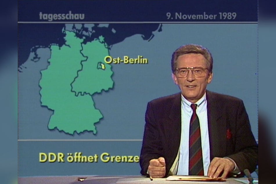 Jo Brauner, damals ARD-Chefsprecher, verliest in der 20 Uhr-Ausgabe der "Tagesschau" die Nachricht, dass die DDR ihre Grenzen öffnet.