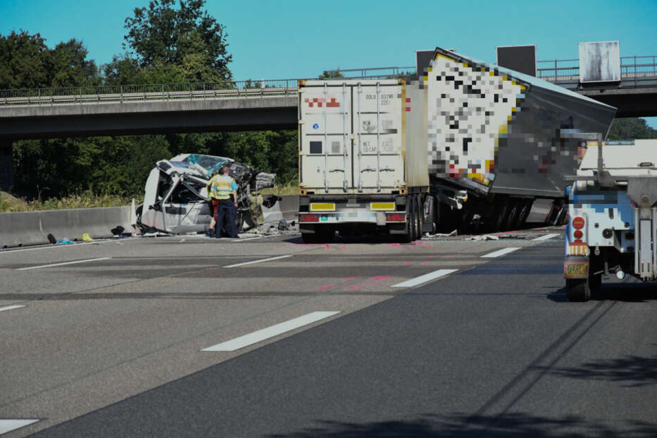 Auf dem Seligenstädter Dreieck kam es am Donnerstagmorgen zu einem schweren Lkw-Unfall.