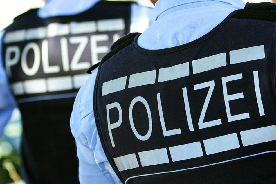 Die Polizei sucht nach Zeugen und eines der Opfer des Unfalls in Reichenbach. (Symbolbild)