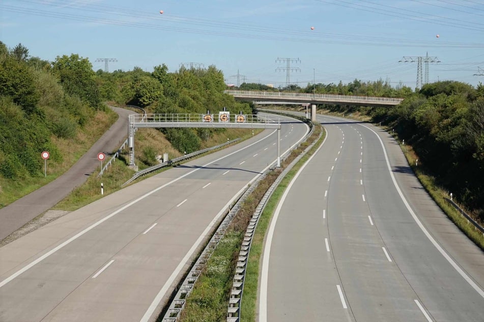 Ungewohntes Bild: In beiden Richtungen waren auf der A17 bei Dresden keine Fahrzeuge unterwegs.
