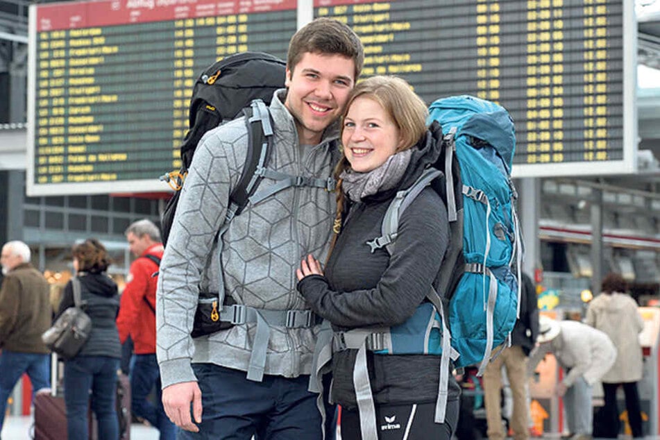 Mit dem Rucksack nach Indonesien: Justus Matschewsky (22) und Linda Kairies (21) flogen am Sonntag nach Jakarta.