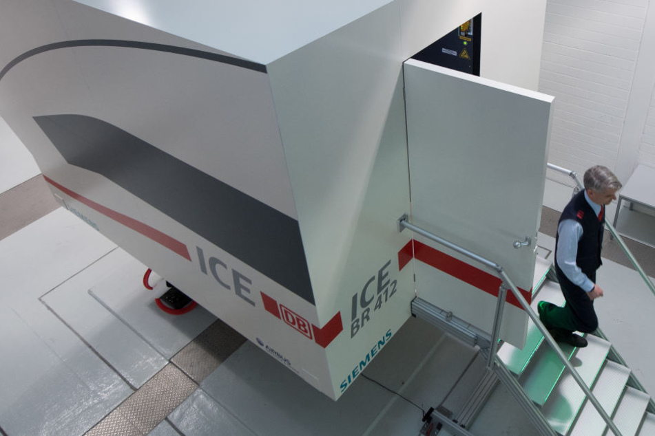 Quadratisch, praktisch, gut: Der Computer-Simulator für den ICE 4 von außen.