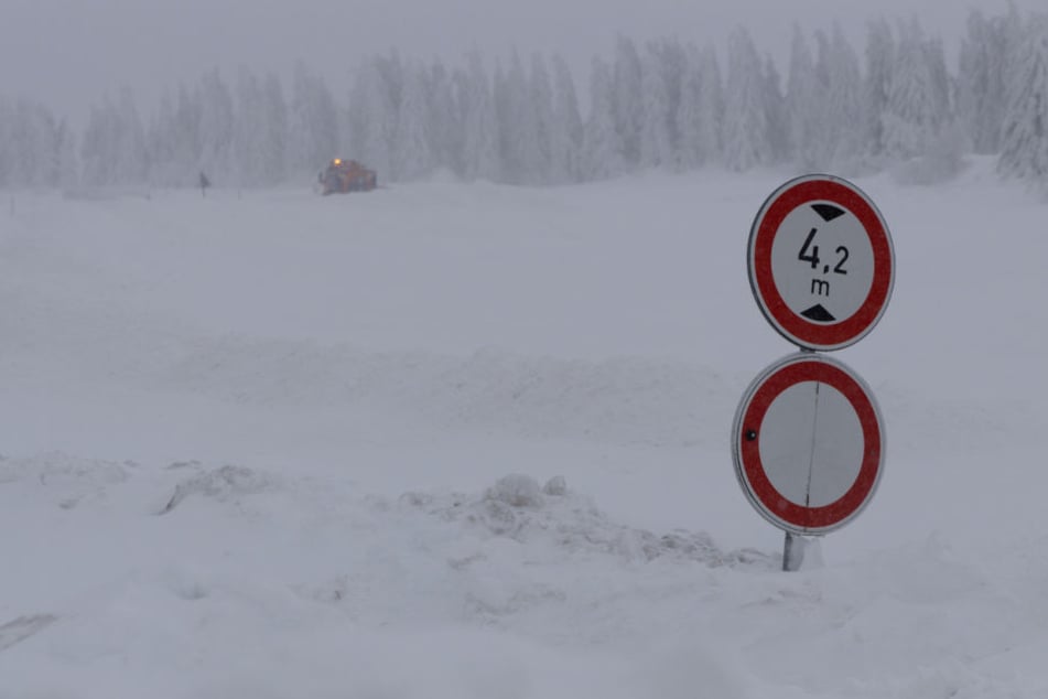 Rund 80 Zentimeter Neuschnee waren nach Angaben der Stadt seit Mittwoch gefallen.