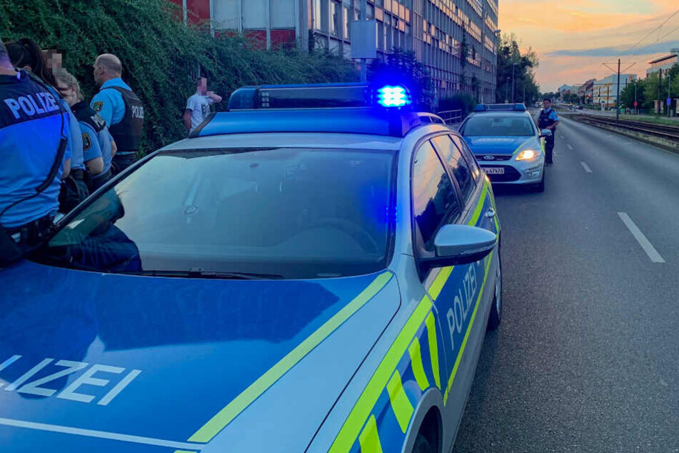 Zwei Polizisten wurden durch die Angreifer verletzt.