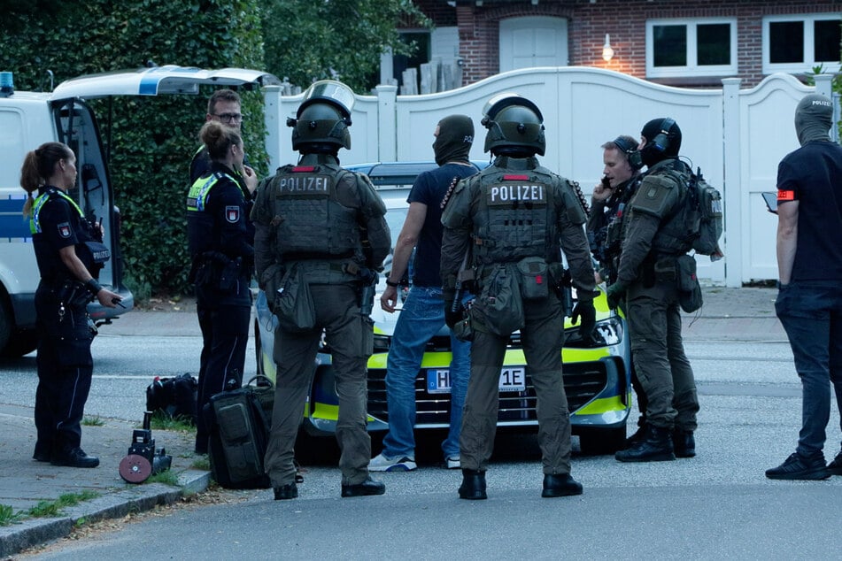 In Hamburg-Blankenese wurde am Samstagabend eine Tankstelle überfallen.
