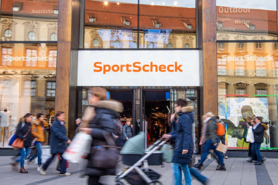 Die Kaufhauskette kündigte die Übernahme von SportScheck an.