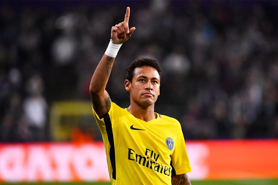 Hat er seinen jungen Mitspieler schlecht behandelt? PSG-Weltstar Neymar.
