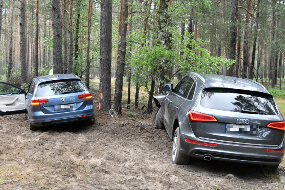 Rechts der vermutlich gestohlene Audi, links der Streifenwagen der Bundespolizei.