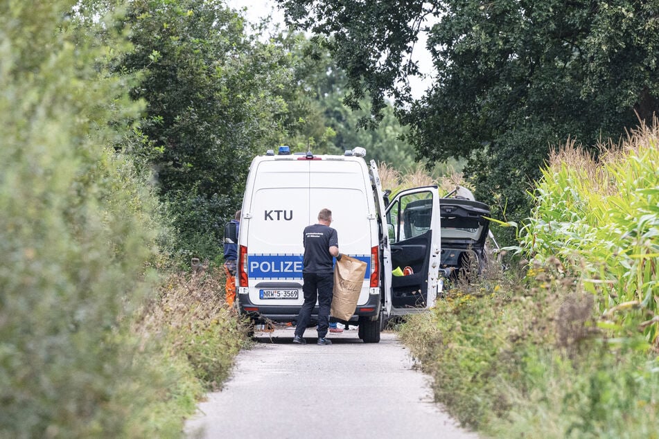 Hund buddelt Stiefel aus, dann machen Polizisten grauenhaften Fund