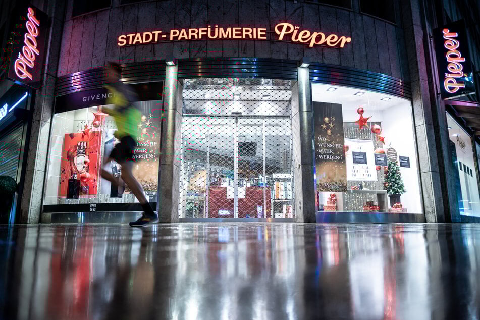 Der Parfümeriekette Pieper geht das Geld aus. Eine Neuausrichtung soll dem Familiengeführten Unternehmen wieder auf die Beine helfen. (Archivbild)