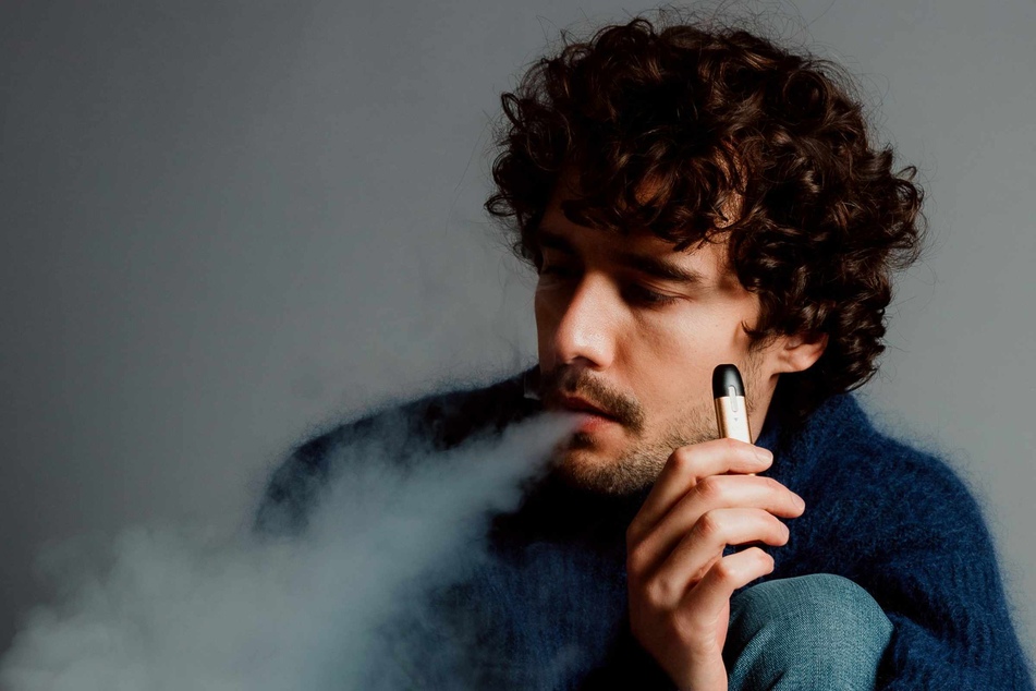 A new scientific study this week revealed that people who vape while still smoking cigarettes are less likely to successfully quit than those who only do one or the other.