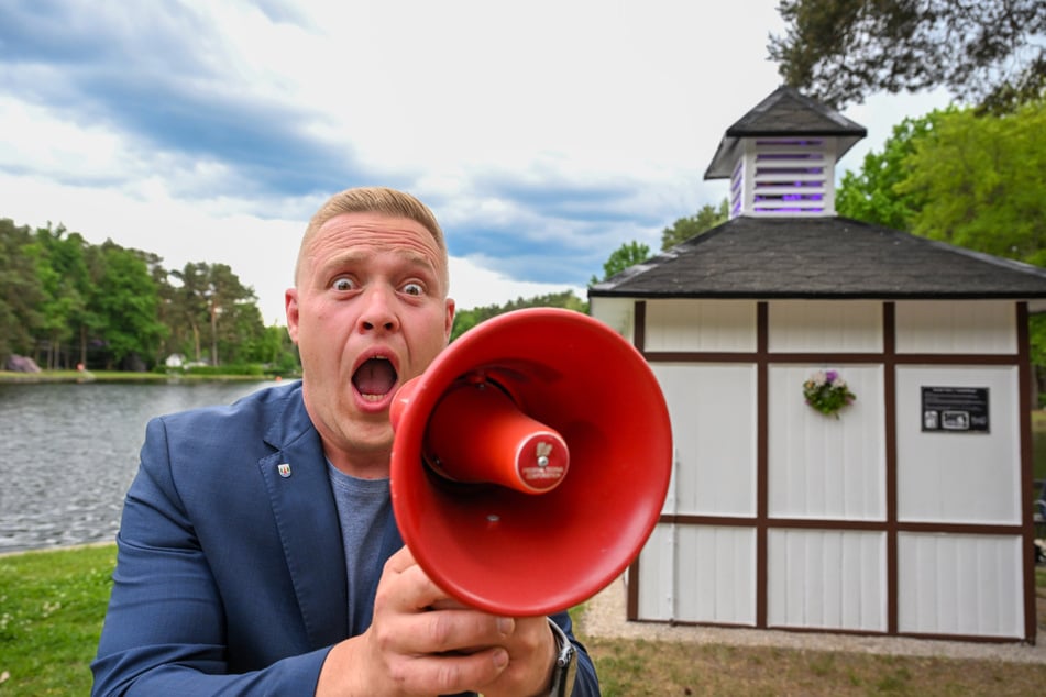 Vereins-Chef Steve Grünberg (37) ist stolz, dass sein Verein "Waldbadkultur" das historische Gondelhaus saniert hat.