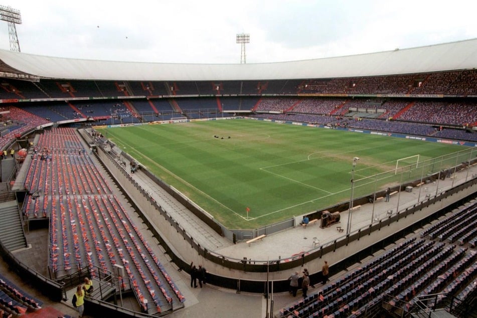 Das Stadion "De Kuip" von Feyenoord Rotterdam: Hier steigt am Donnerstagabend die erste Champions-League-Partie für Leverkusen in dieser Saison.