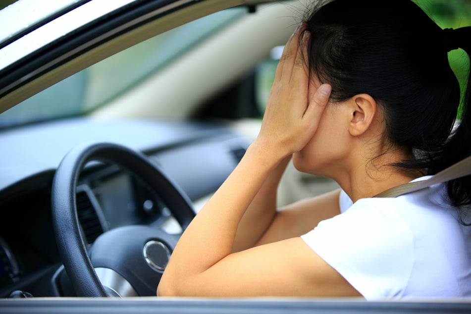 Frau belegt 1000 Fahrstunden und hat noch immer keinen Führerschein!