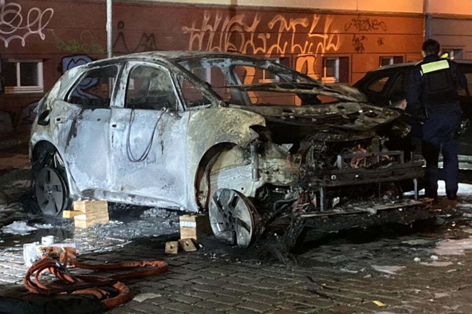 Berlin: Autos in Berlin-Mitte in Flammen - Das LKA ermittelt!