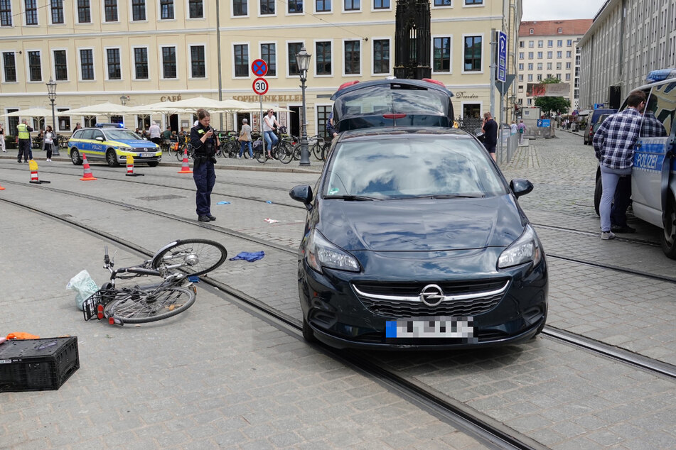 Im Zuge des Unfalls wurde die Sophienstraße gesperrt und mehrere Straßenbahnlinien umgeleitet.