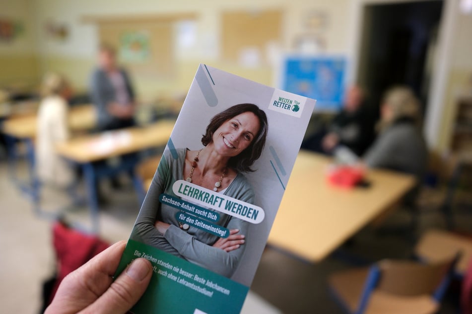 Mit mehreren Aktionen und Stipendien versucht Sachsen-Anhalt Menschen für den Lehrerberuf zu gewinnen. (Archivbild)