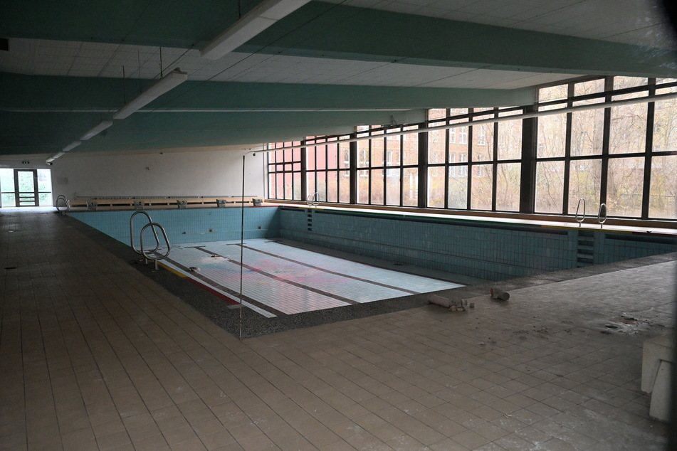 1969 eröffnet, ist das Schwimmbecken seit 2017 schon ohne Wasser.