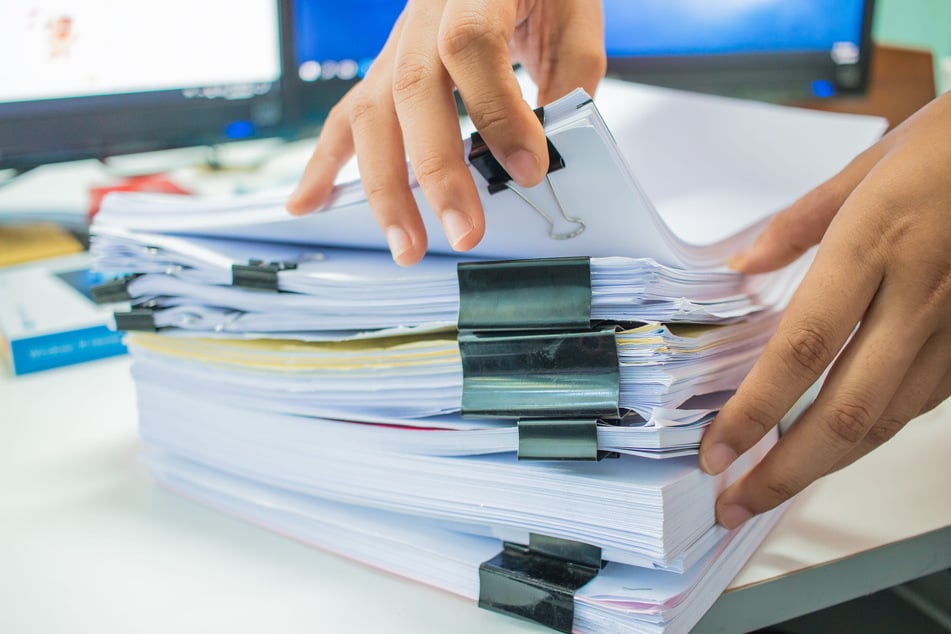 In den Chemnitzer Ämtern stapeln sich die Anträge, die Bearbeitung dauert Monate. (Symbolfoto)