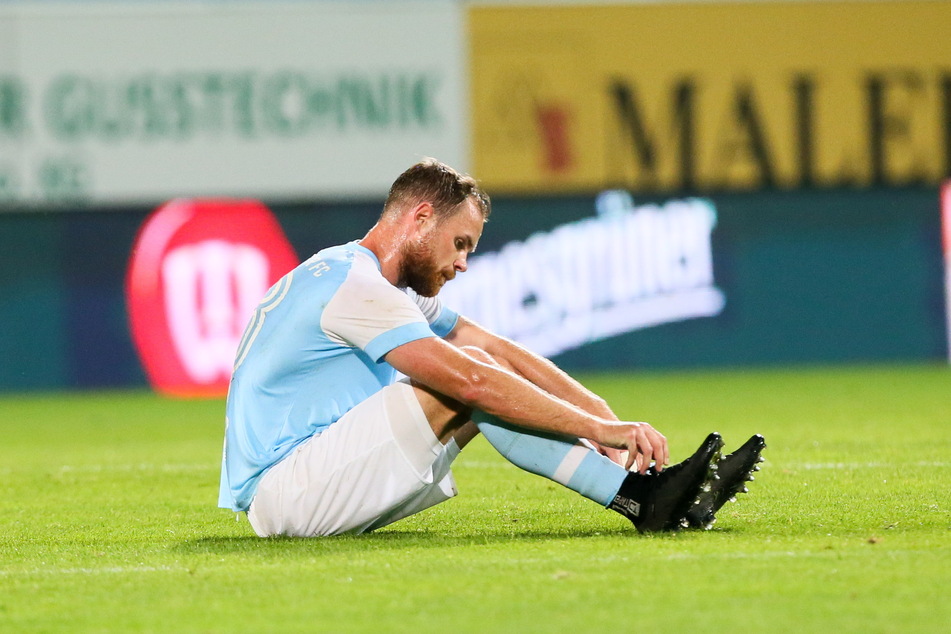 Das wäre die nächste Hiobsbotschaft: CFC-Kapitän Tobias Müller erwischte es in Leipzig am Knie.