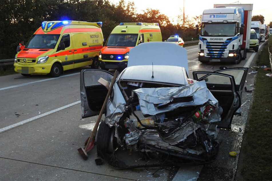 Der VW Passat hatte beim Überholen eines Busses offenbar ein herannahendes Fahrzeug übersehen.