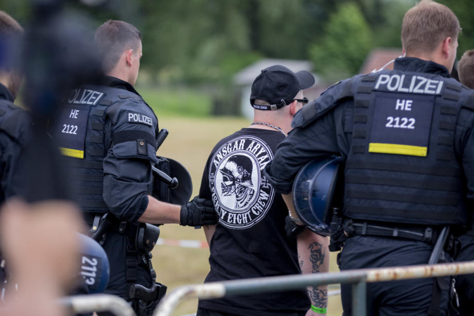 Beim Rechtsrock-Festival in Themar nahm die Polizei 84 Anzeigen auf, drei Teilnehmer wurden in Gewahrsam genommen.