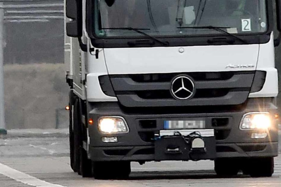 Nach dem Zusammenstoß mit einem Lkw nahe Bad Rappenau ist ein 64 Jahre alter Autofahrer am Dienstag im Krankenhaus gestorben. (Symbolfoto)