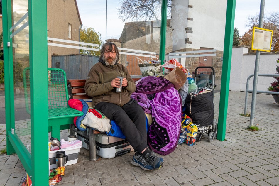Jens Kloß (56) ist eigentlich Lokrangierführer. Seitdem er auf der Straße wohnt, ist es noch schwieriger mit einem Job.