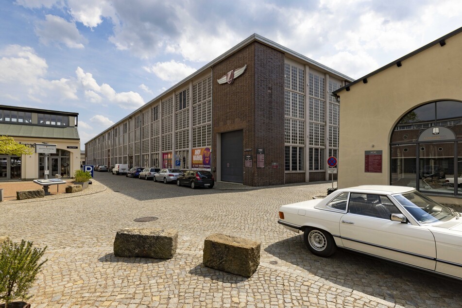 Randale auf dem Gelände der "Zeitenströmung": Auf dem Parkplatz vor der "Mandala Boulderhalle" hat ein betrunkener Transporter-Fahrer sein Unwesen getrieben. (Archivfoto)