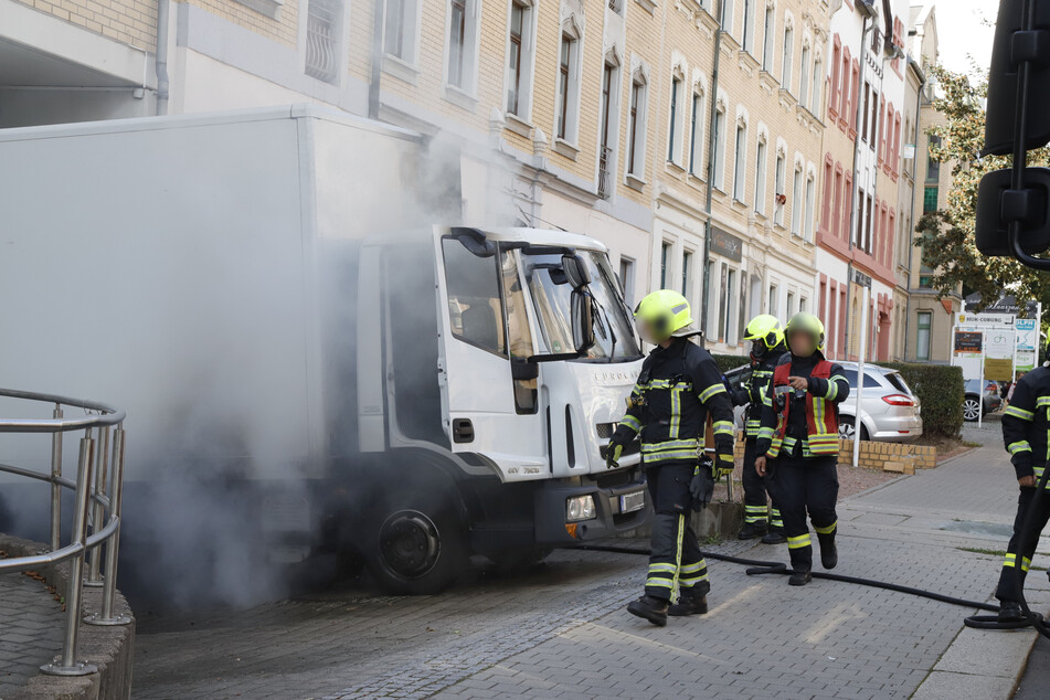 In der Yorckstraße in Chemnitz brannte am Montag ein Laster.