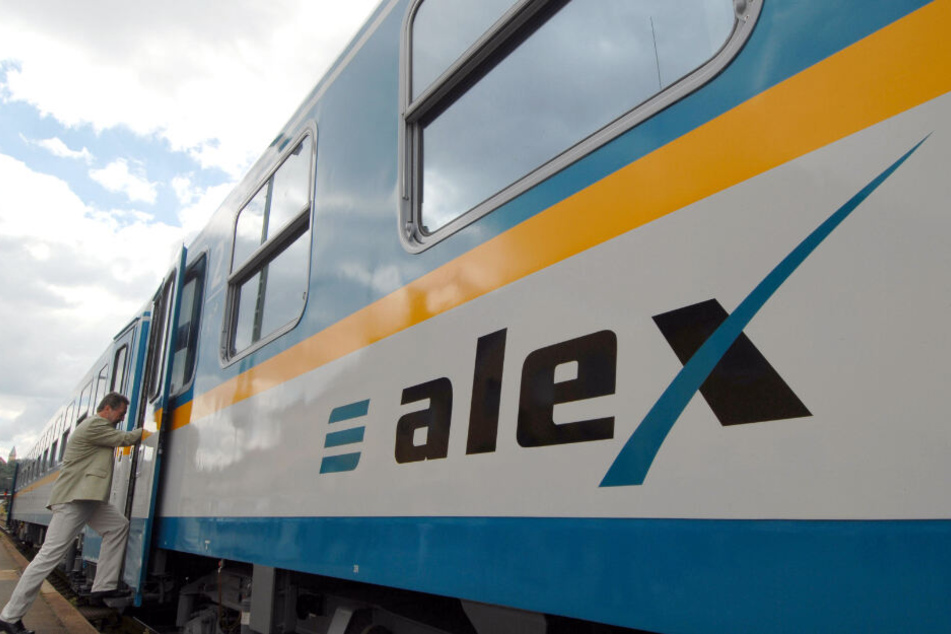 Die Länderbahn leidet unter Personalmangel bei den Lokführern. (Symbolbild)
