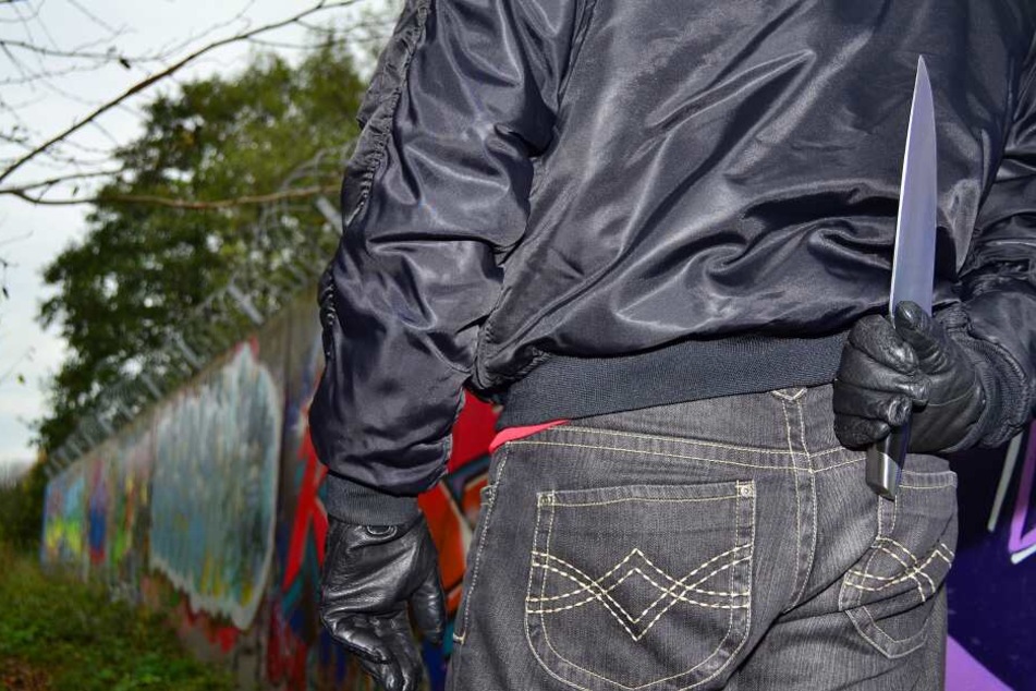 Laut Anklage soll ein Mann (22) in Bonn zweimal versucht haben, wildfremde Männer mit einem Messer zu töten (Symbolbild).