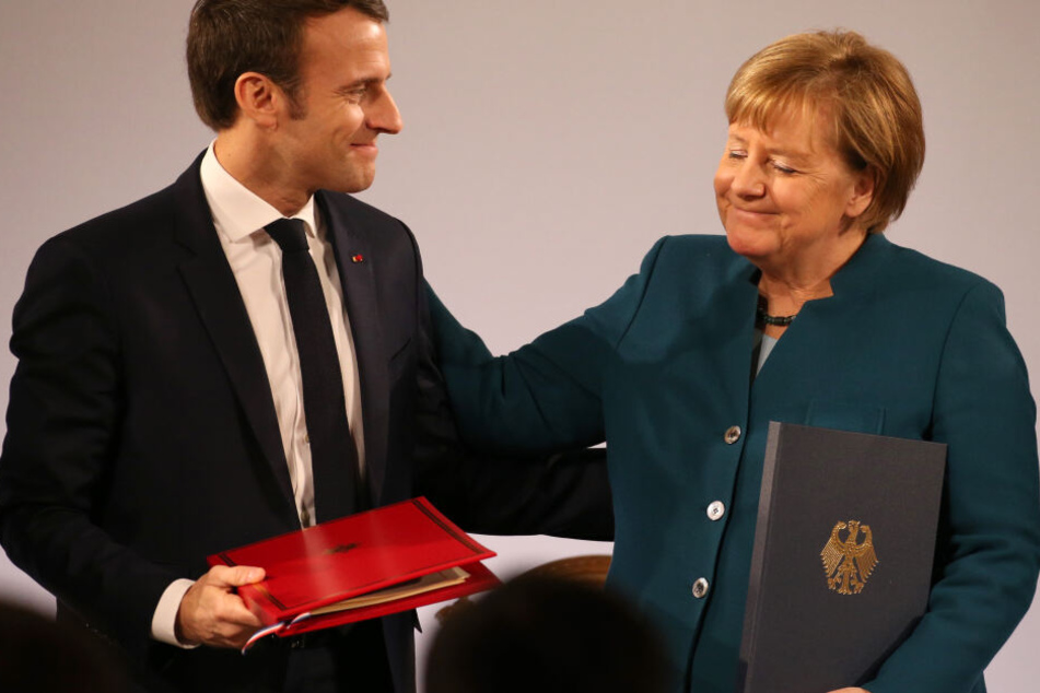 Frankreichs Präsident Emmanuel Macron und Kanzlerin Angela Merkel haben den Freundschaftsvertrag unterzeichnet.
