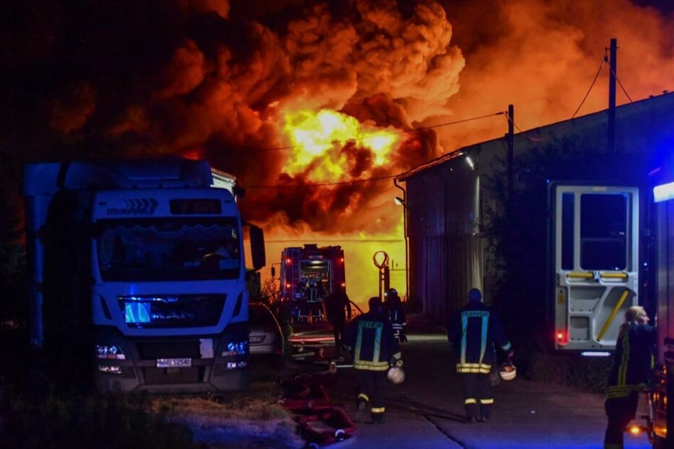 Aufgrund mehrerer Brandherde geht die Polizei von vorsätzlicher Brandstiftung aus.