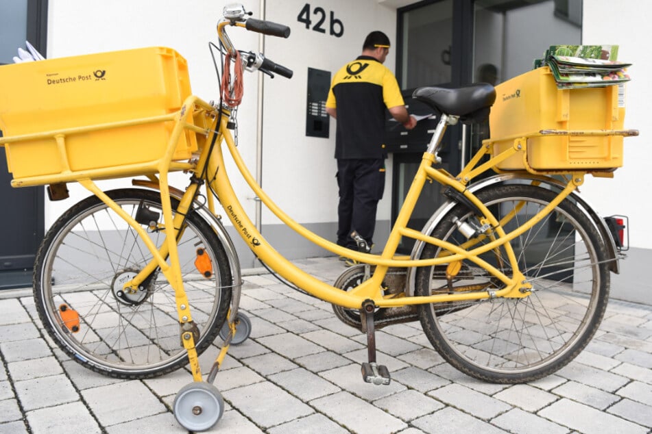 Post und Pakete werden im Ortsteil nur noch mit dem Auto zugestellt. Fahrräder seien für die Auslieferung kaum noch in Benutzung. (Symbolbild)