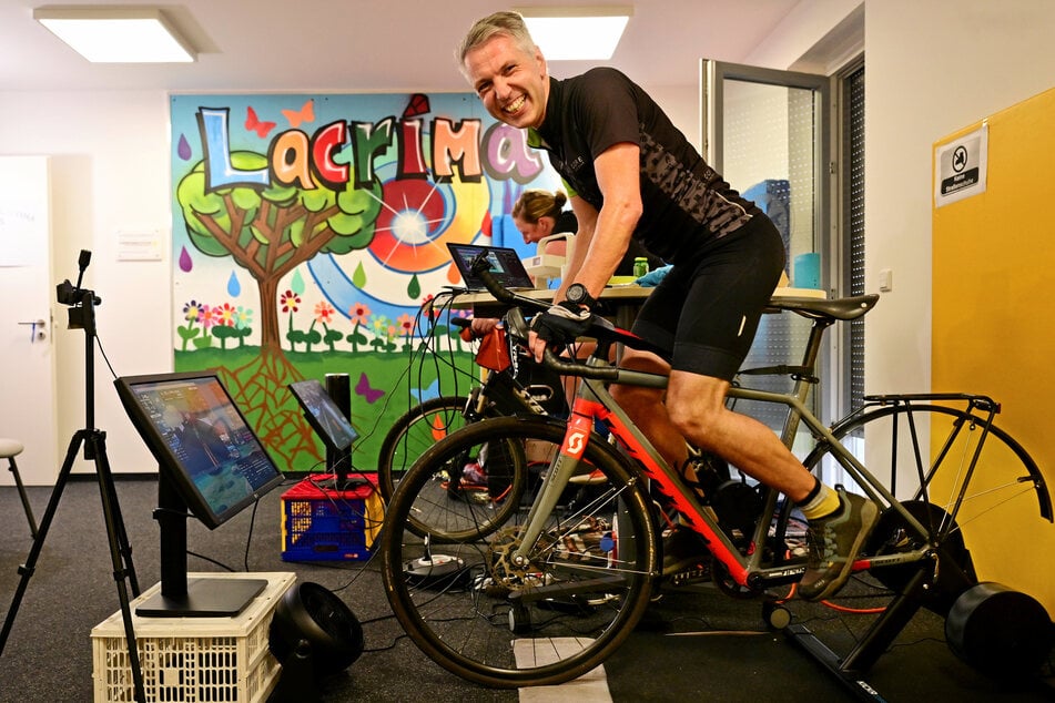 Während seiner extremen Herausforderung hatte Matthias Breitkopf (48) auch unterschiedliche Mitfahrer.