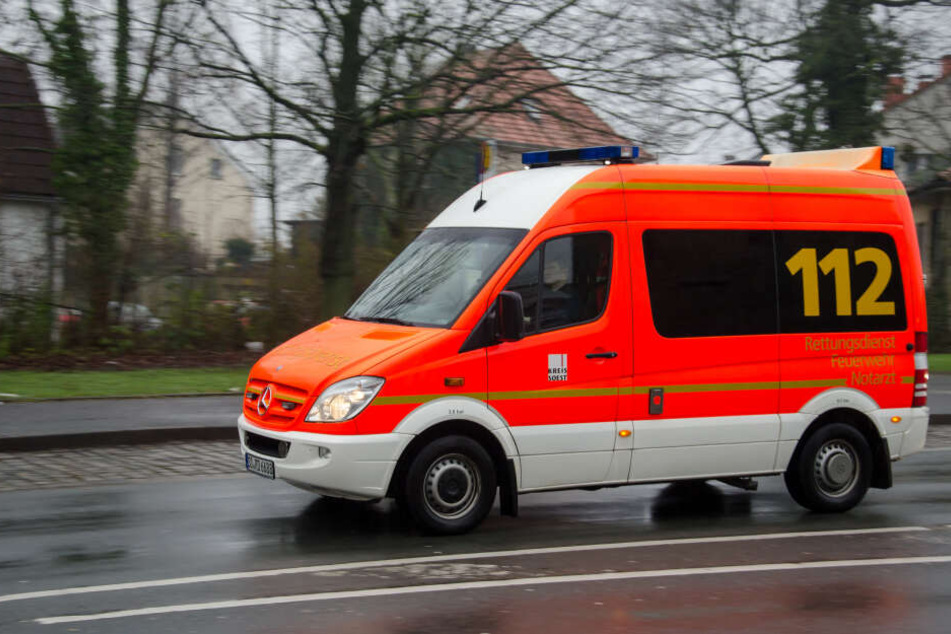Die drei Unfallopfer wurden in Krankenhäuser gebracht (Symbolbild.