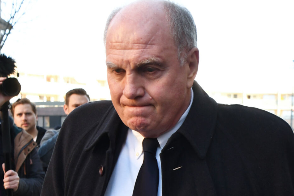 Uli Hoeneß kündigte für die Zukunft eine Reaktion auf das DFB-Aus der Bayern-Stars an.