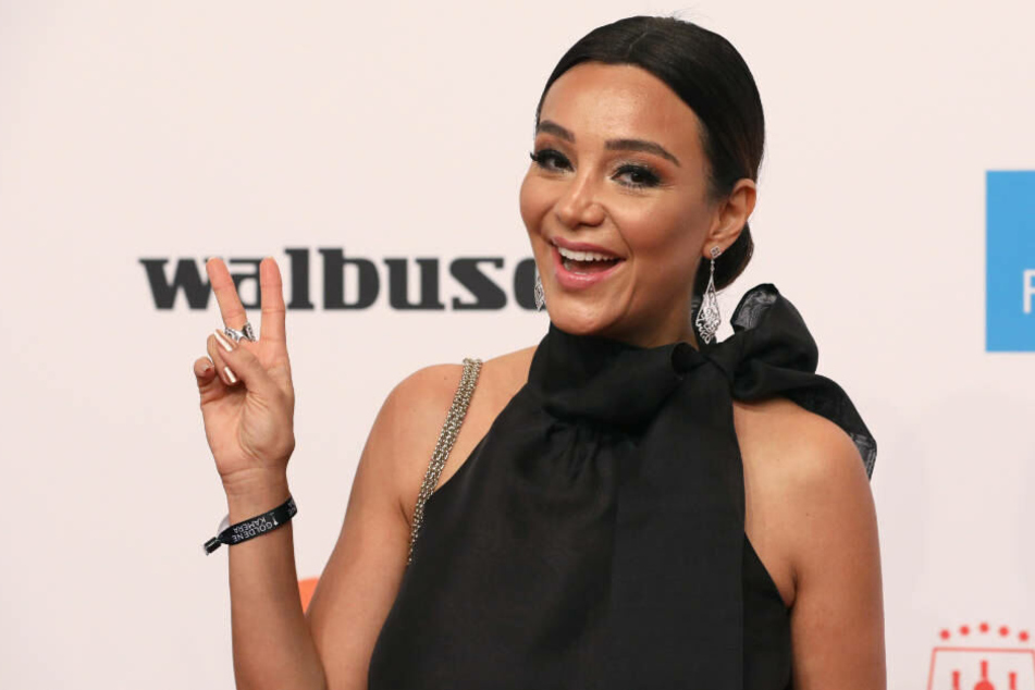 Verona Pooth hat sich offenbar einen kleinen Spaß mit ihren Fans erlaubt.
