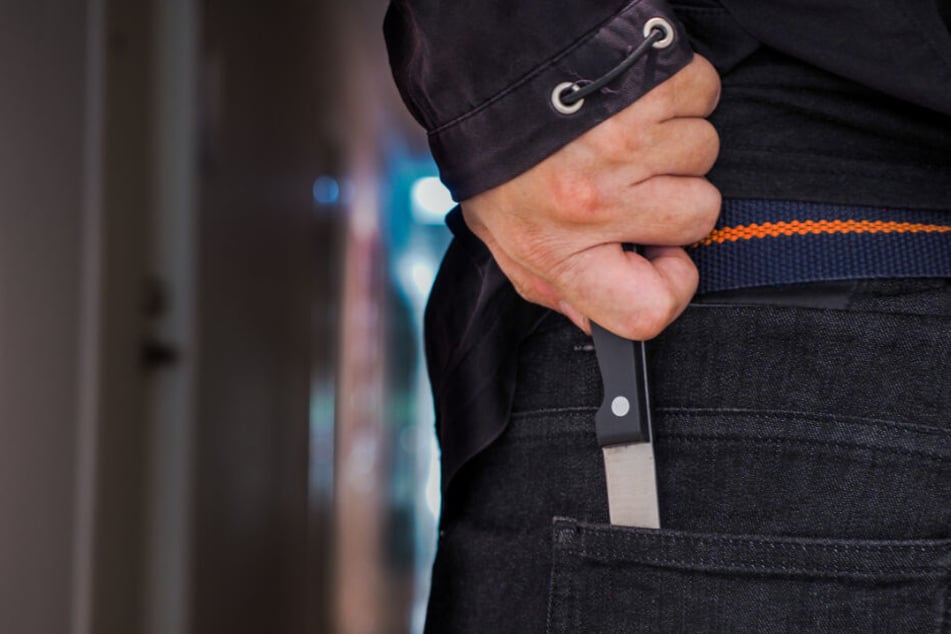 Plötzlich zückte der Täter ein Messer (Symbolfoto).