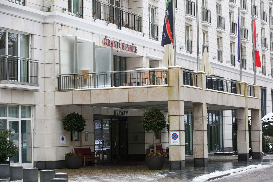 Auch das Hotel Grand Elysée in Hamburg wurde von den Beamten durchsucht.